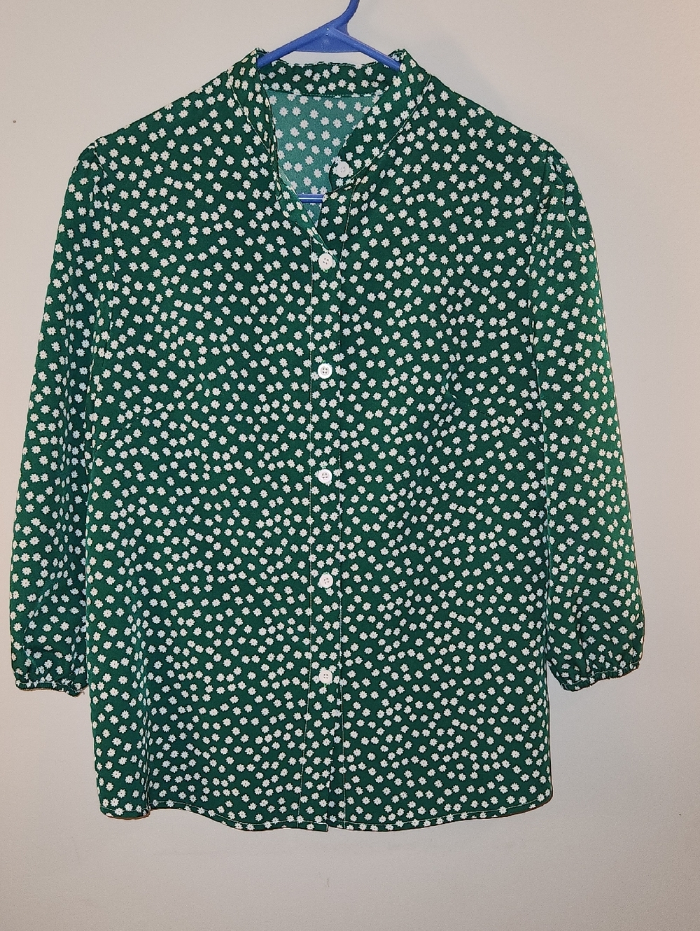 Green/White Silky Flower Print Button Down Size Medium
